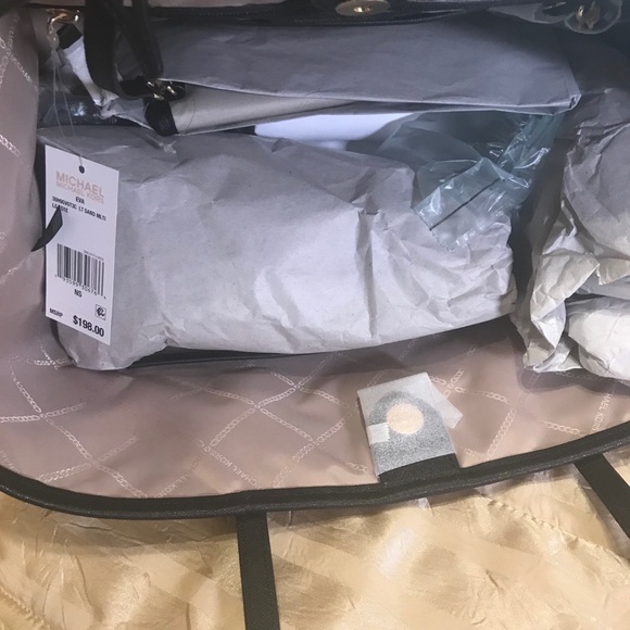 ๐NWT FIRM Michael Kors Large Canvas Tote w/ Black Leather Trim & Handles - Picture 6 of 8